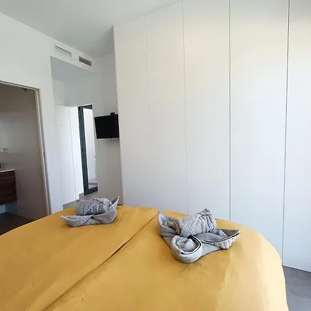 R-40-2 Luxurious With Pool Ferienhaus