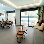 R-40-2 Luxurious * Лос-Монтесинос