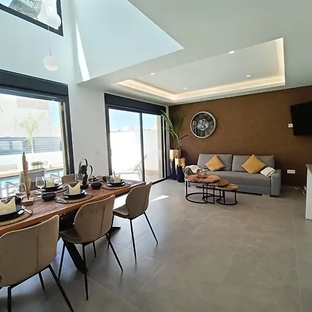 R-40-2 Luxurious * Los Montesinos