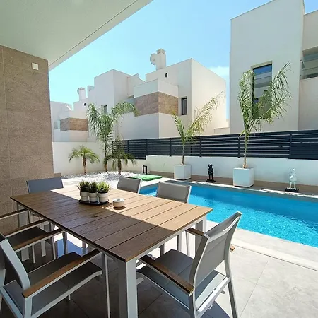 R-40-2 Luxurious With Pool Сasa de vacaciones